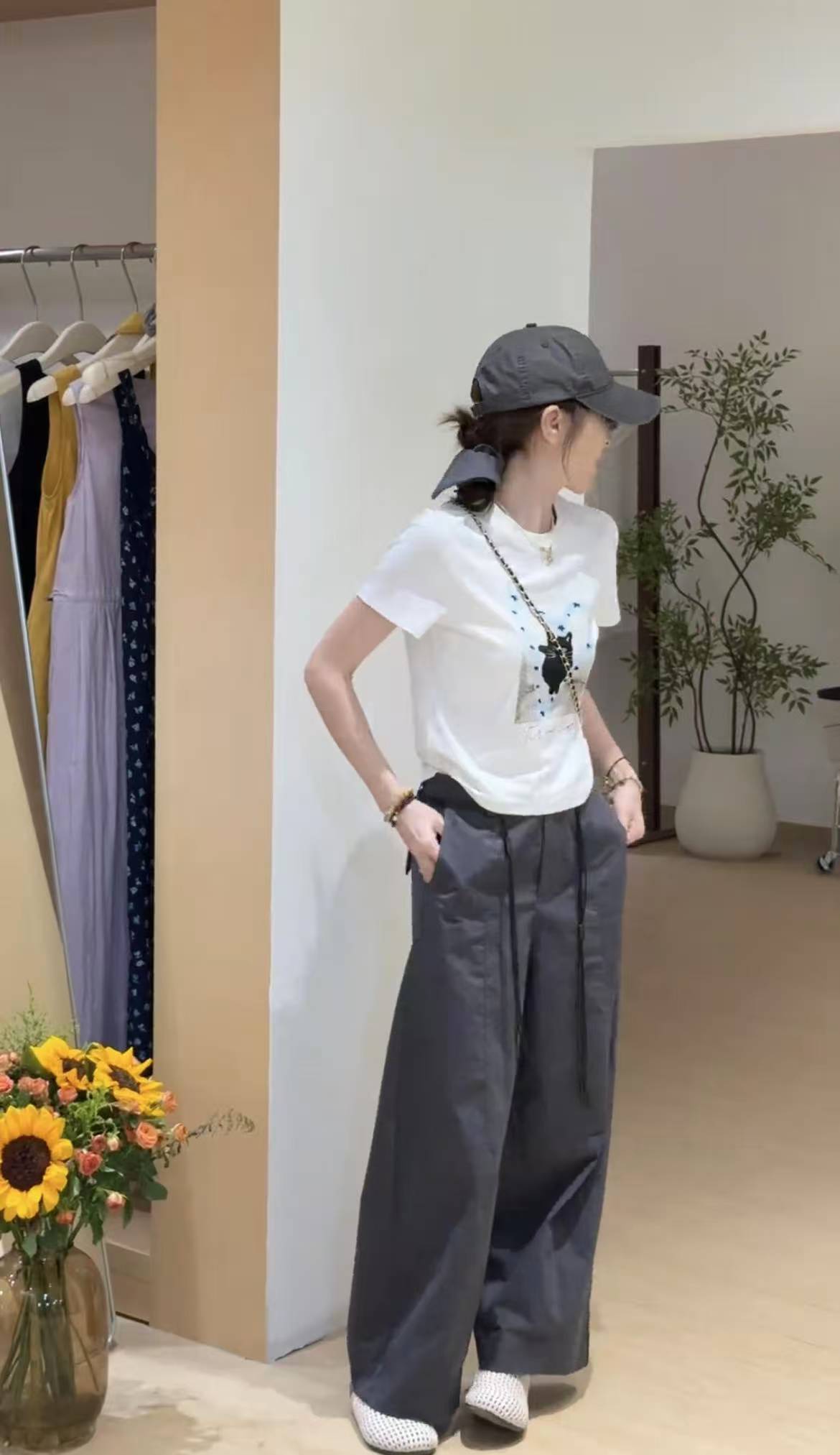 Women's 2025 Summer Two-Piece Set Short Sleeve Printed T-Shirt and Casual Pants - Image 4