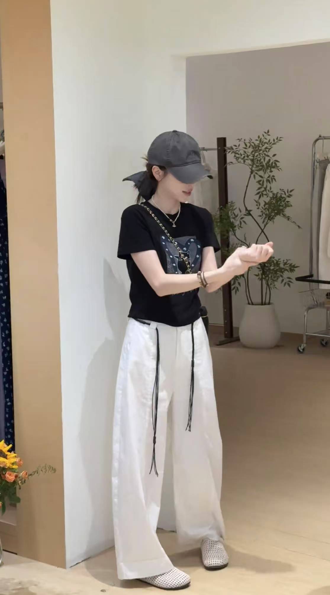 Women's 2025 Summer Two-Piece Set Short Sleeve Printed T-Shirt and Casual Pants - Image 2