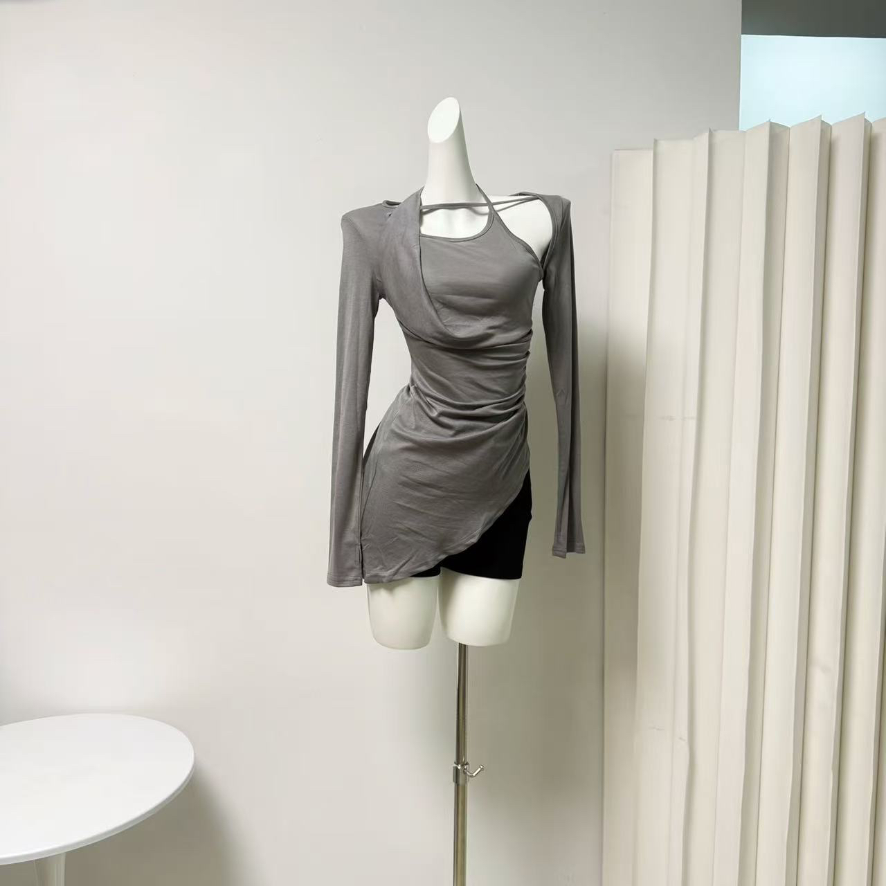 Jang Wonyoung Style Gray Asymmetric Off-Shoulder Long-Sleeve T-Shirt for Women Summer Sun Protection Top