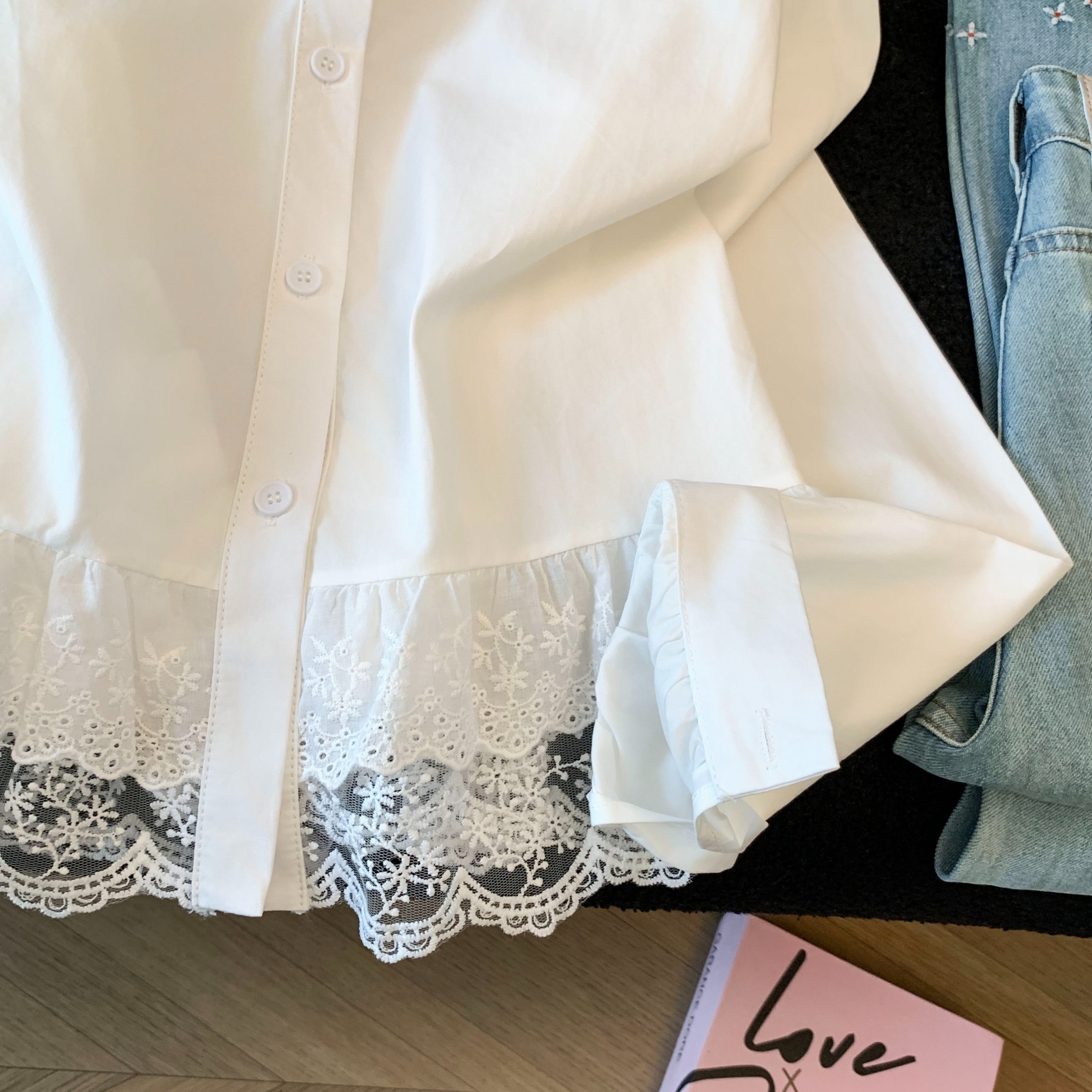 French Sweet White Lace Spliced Shirt 2026 New Design Niche Age-Reducing Short Top - Image 5